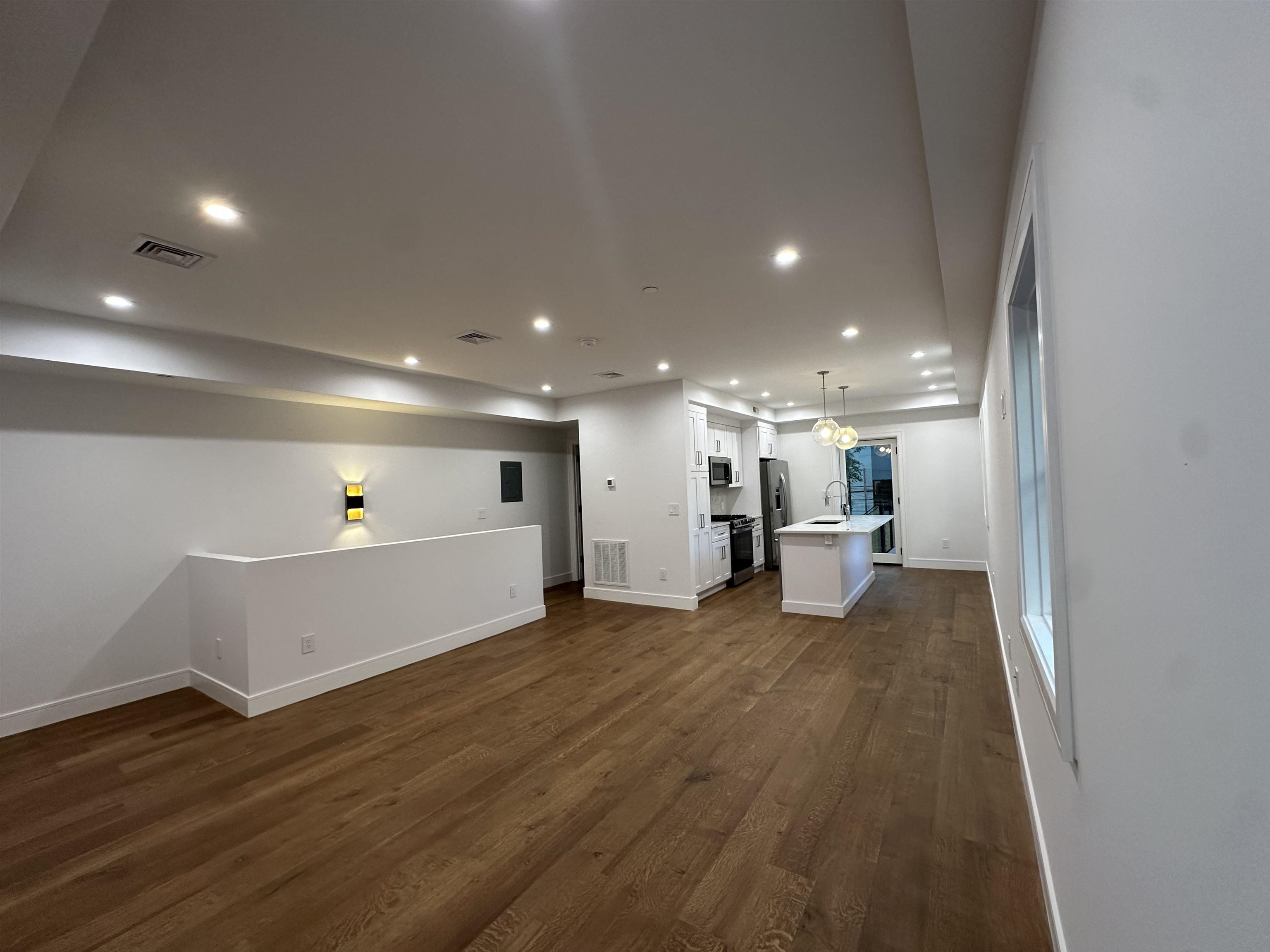 712 HUDSON ST Unit: 1