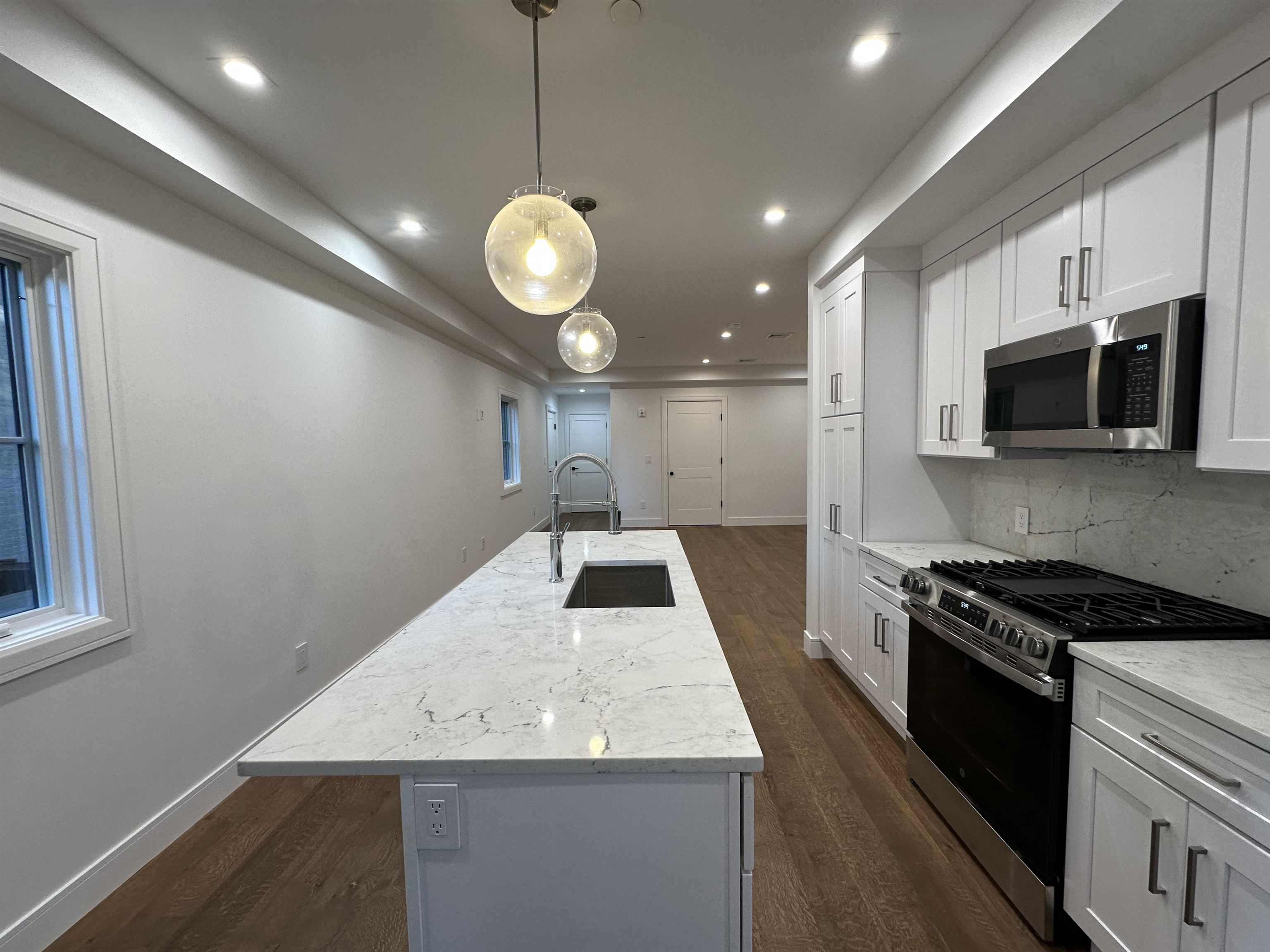 712 HUDSON ST Unit: 1