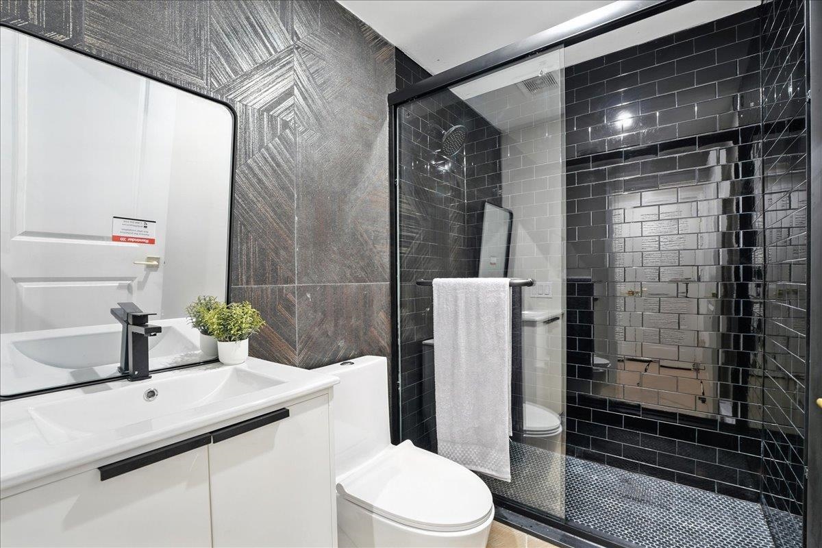 366 7TH ST Unit: 1