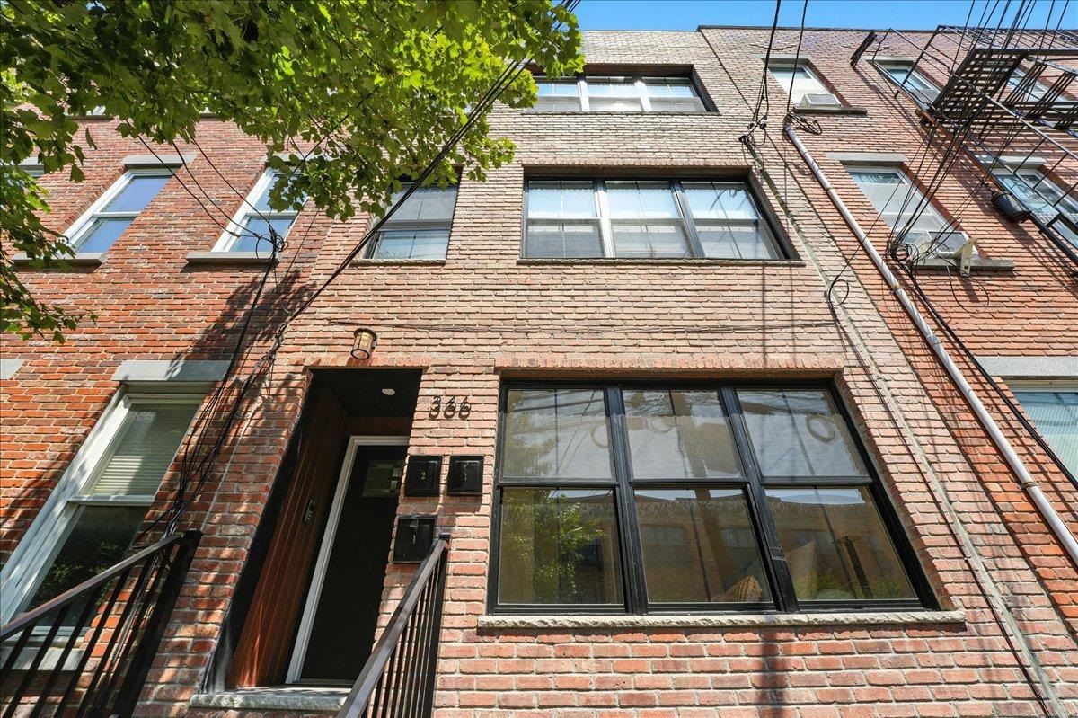 366 7TH ST Unit: 1