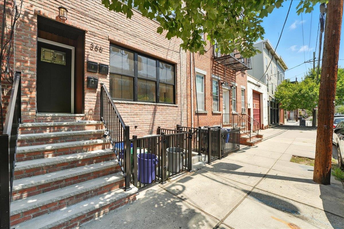 366 7TH ST Unit: 1