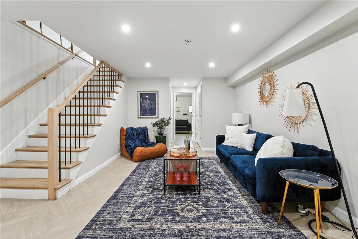 366 7TH ST Unit: 1