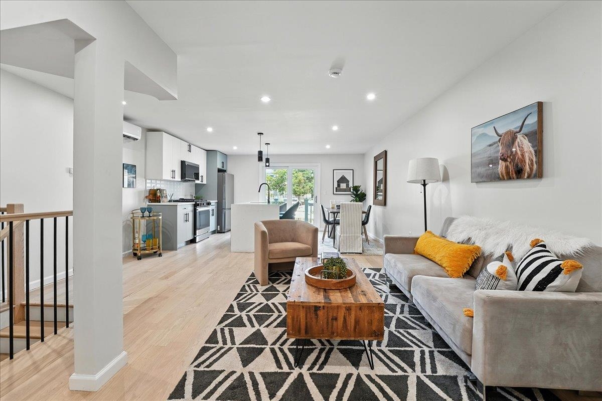 366 7TH ST Unit: 1