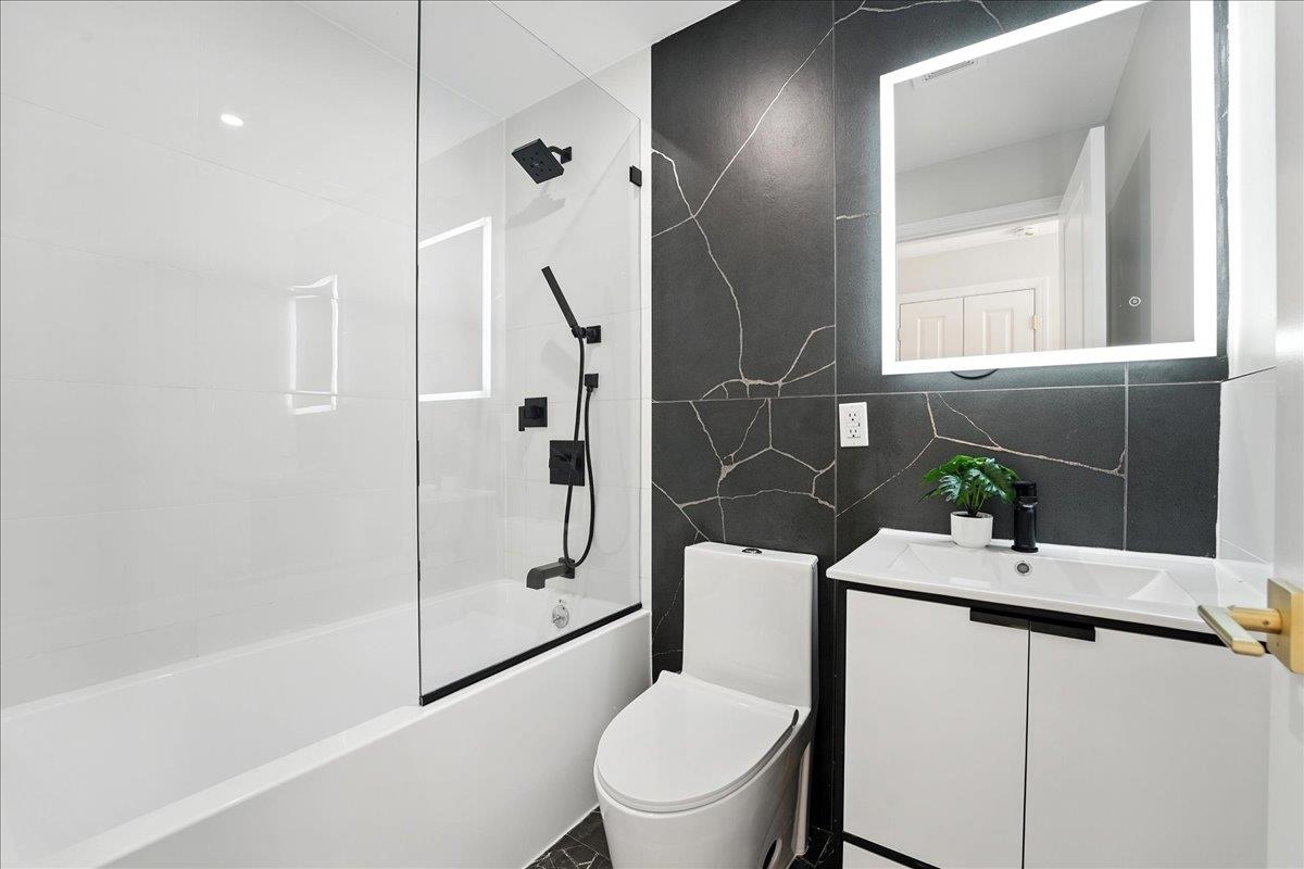366 7TH ST Unit: 1
