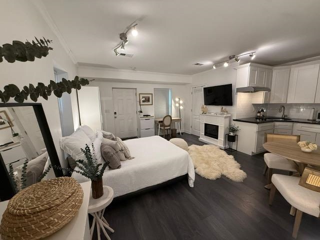 244 CAMBRIDGE AVE Unit: B