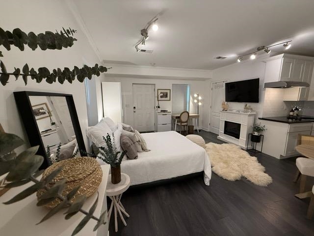 244 CAMBRIDGE AVE Unit: B