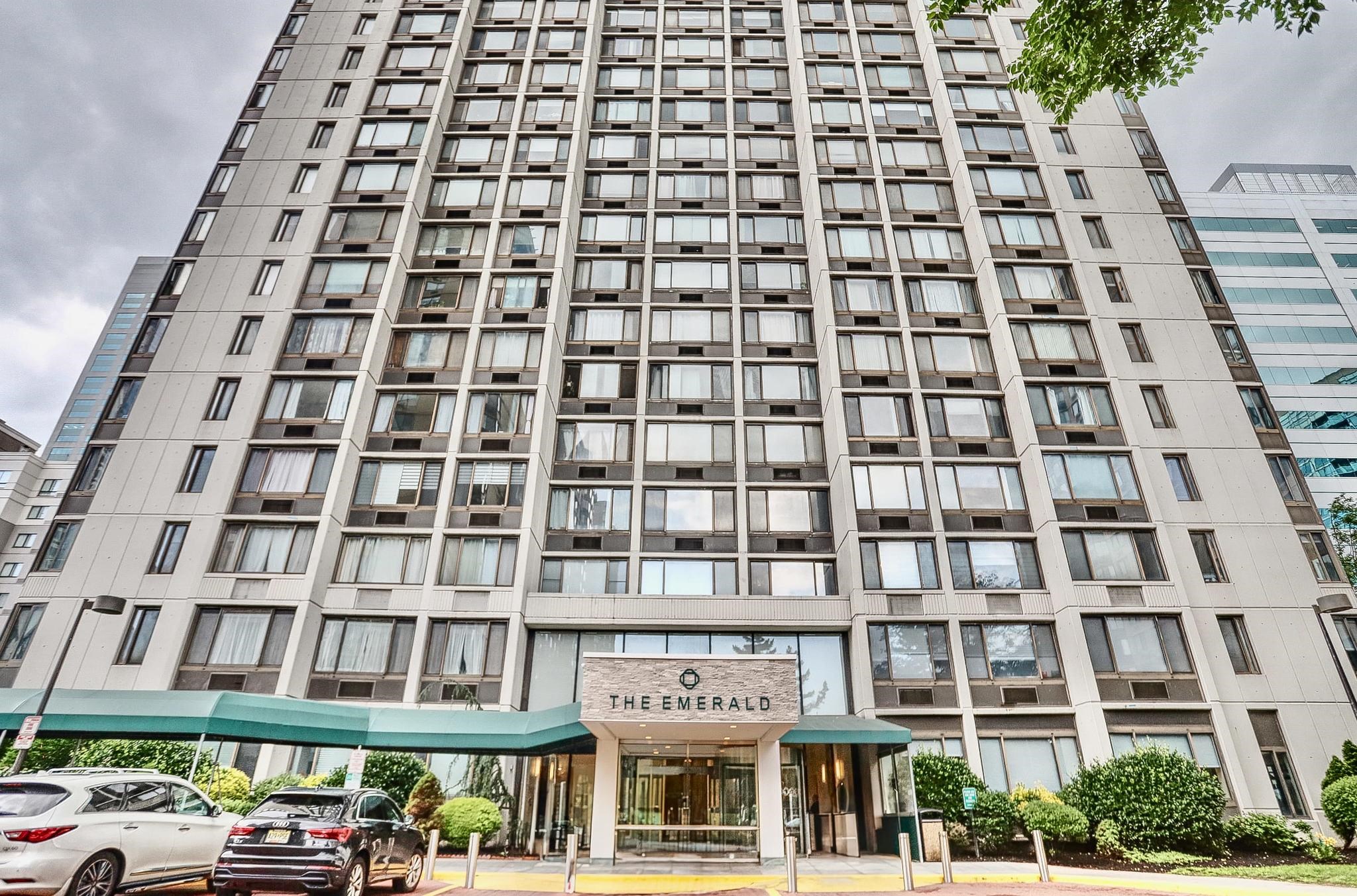 45 RIVER DR SOUTH Unit: 912