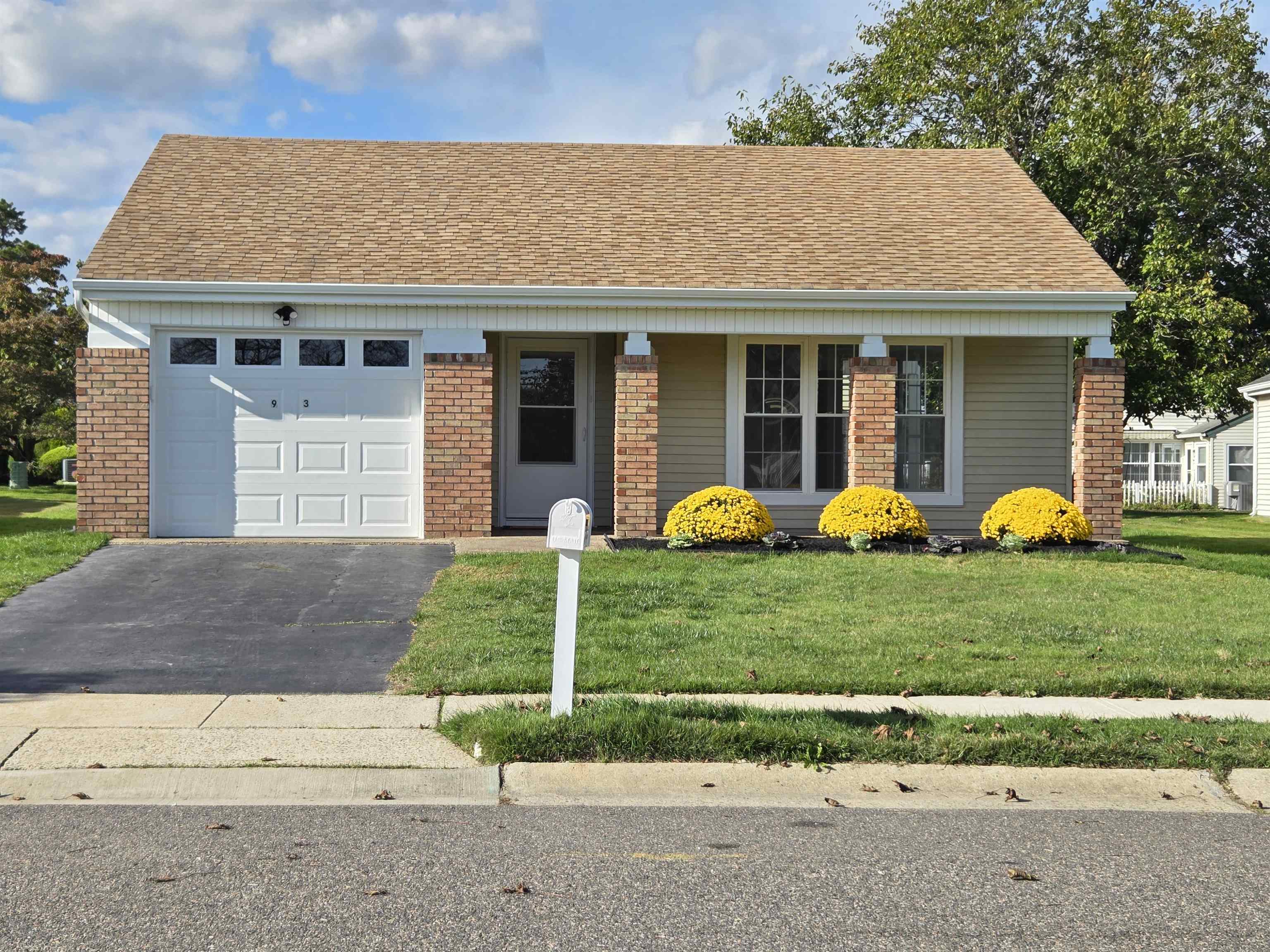 93 MANSFIELD AVE