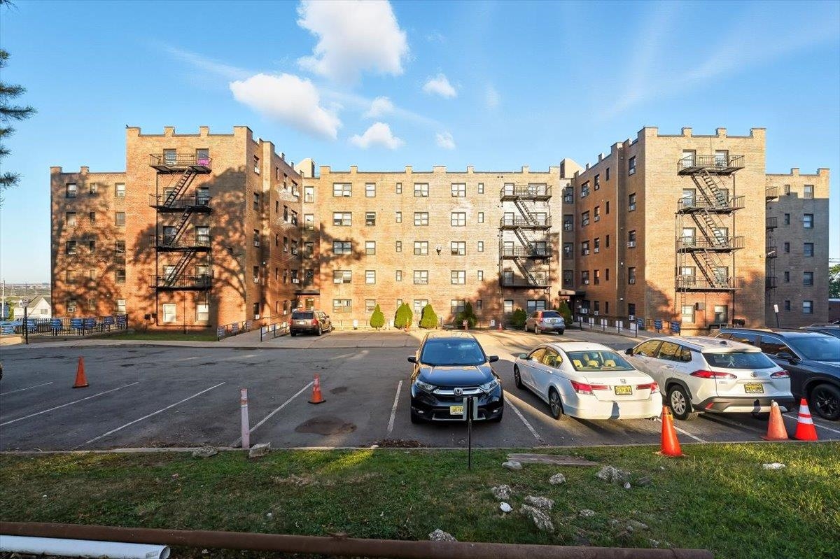 1721 JOHN F KENNEDY BLVD Unit: 1G