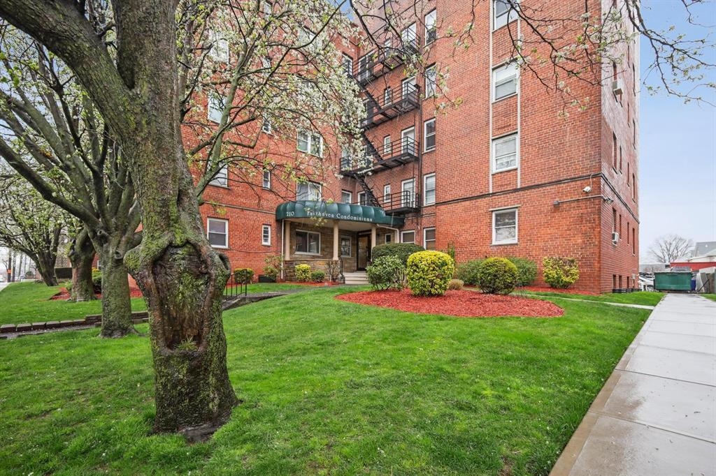 210 WOODCLIFF AVE Unit: 1D