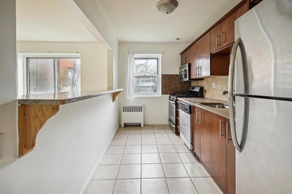 210 WOODCLIFF AVE Unit: 1D