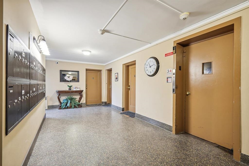 210 WOODCLIFF AVE Unit: 1D