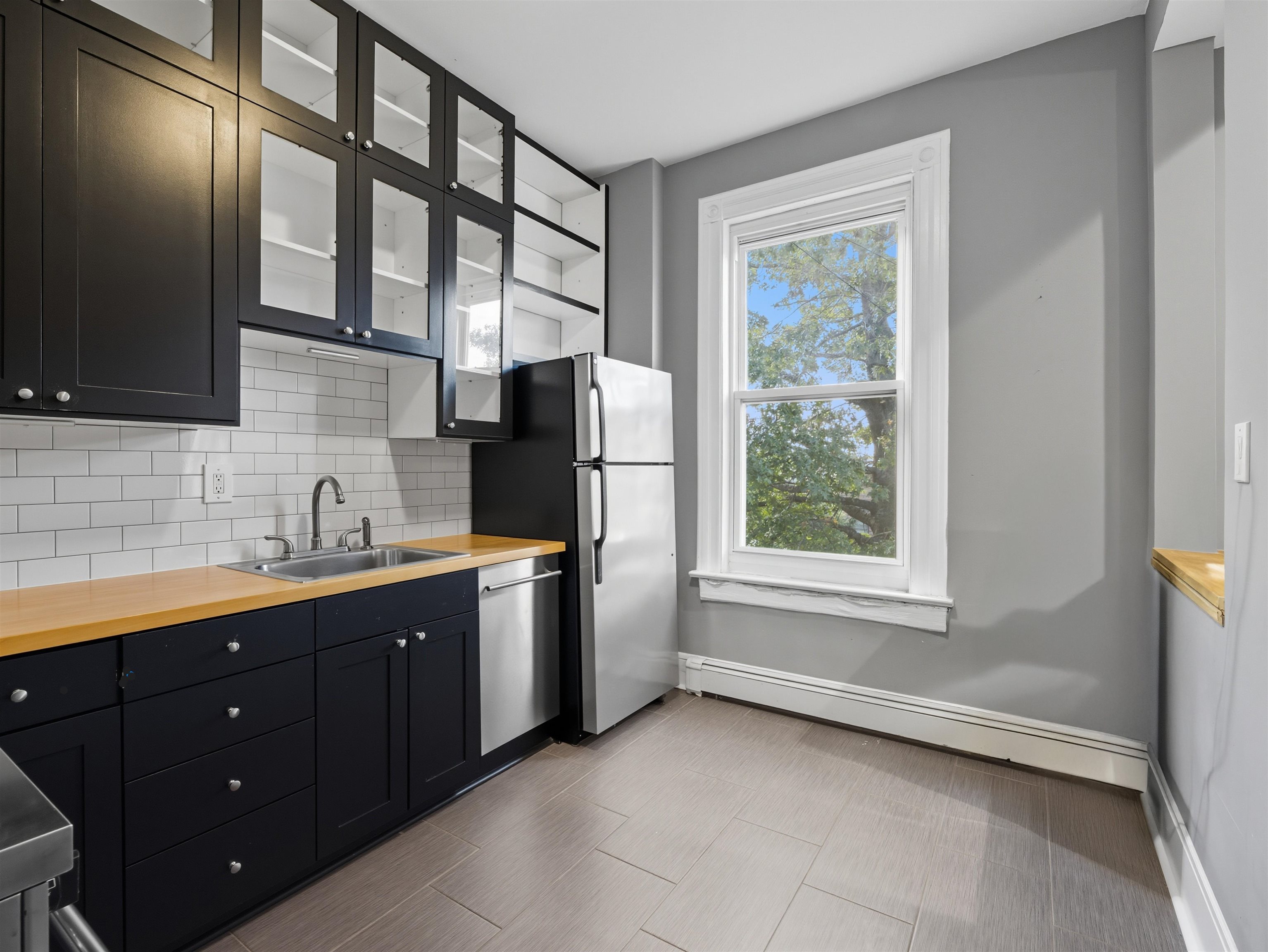 155 BOWERS ST Unit: 3