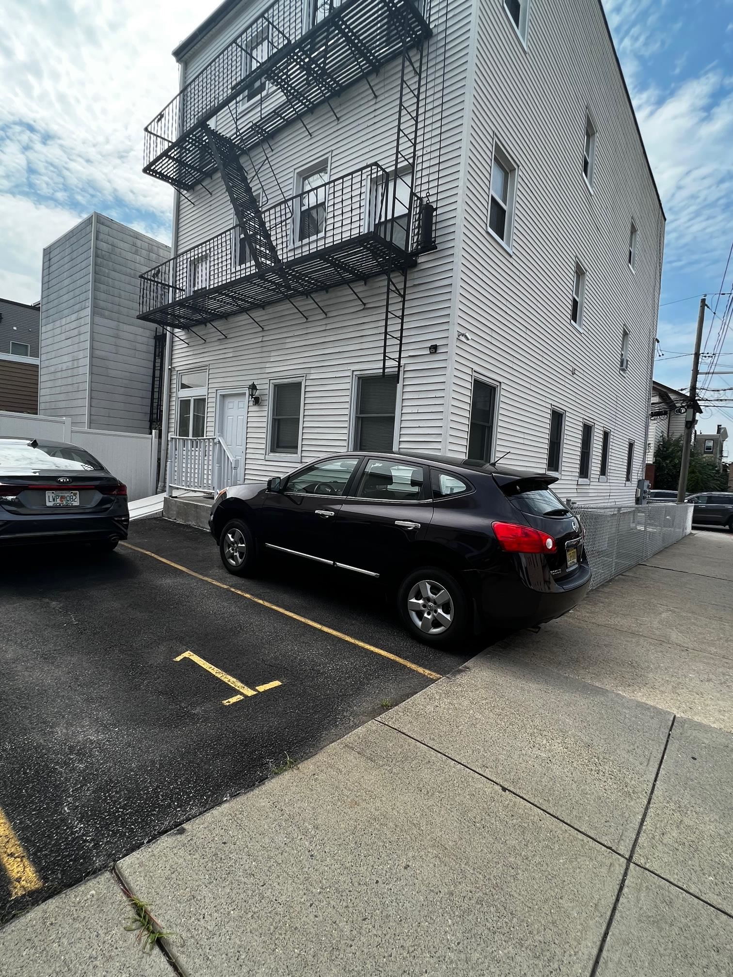 38 BLEECKER ST Unit: 2L