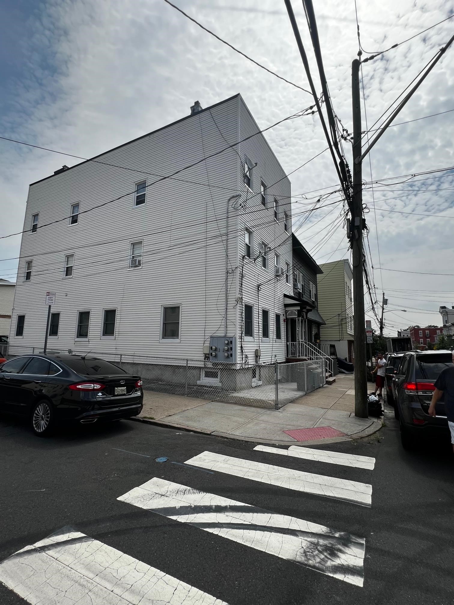 38 BLEECKER ST Unit: 2L