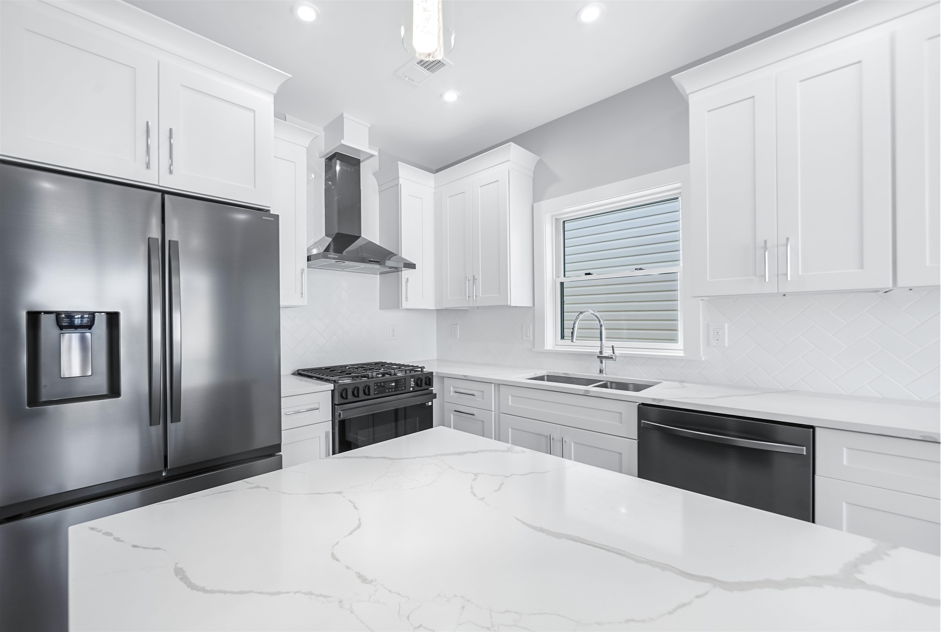 88 WEST 20TH ST Unit: 2