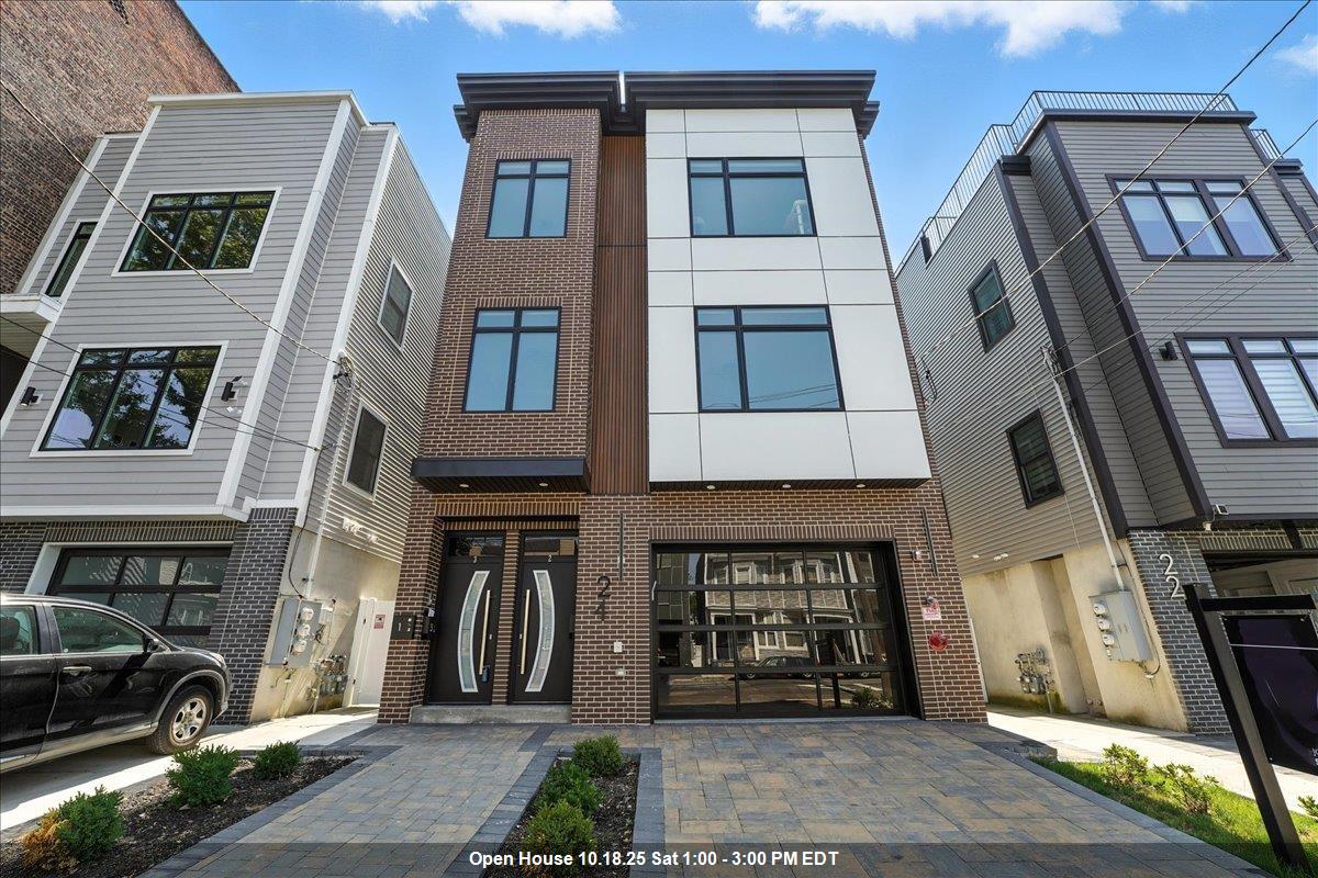 24 ROMAINE AVE Unit: A1