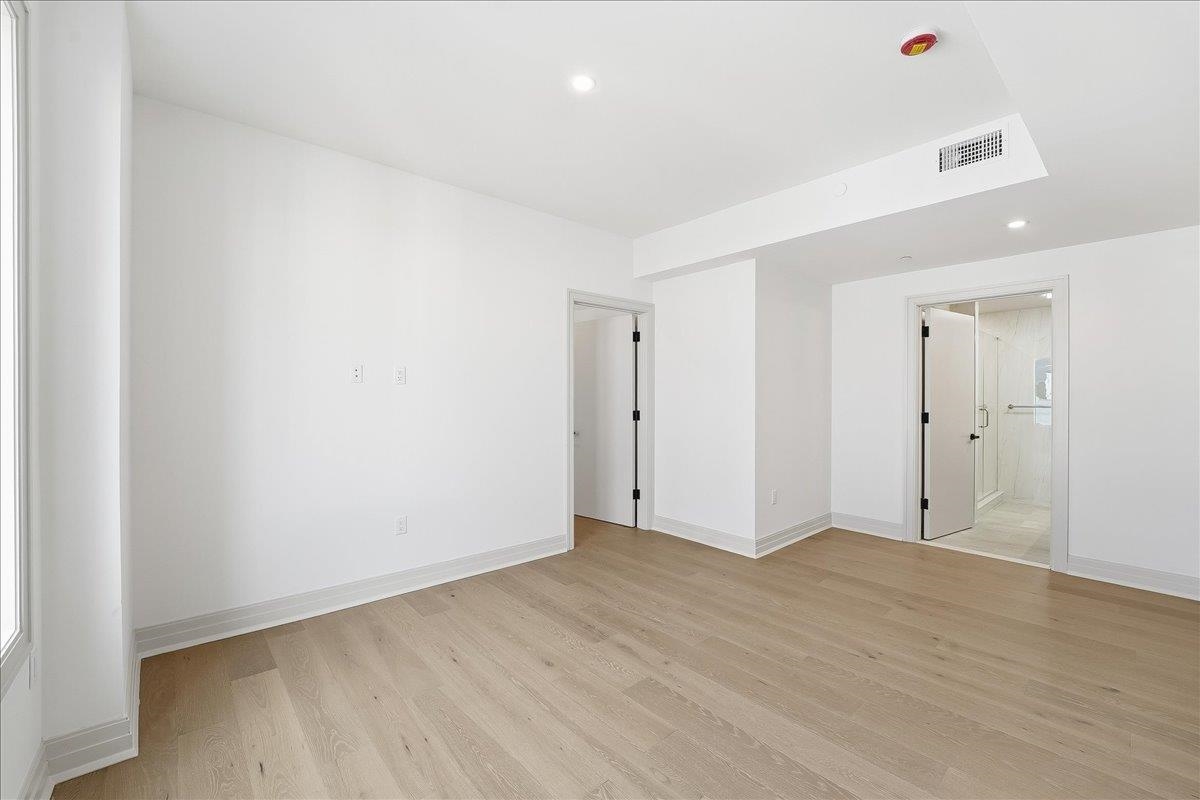 921 MADISON ST Unit: 605