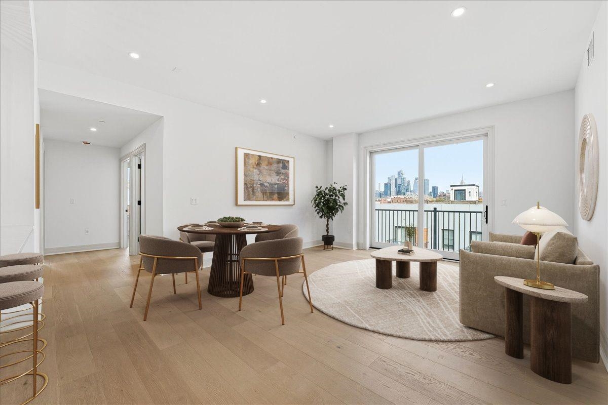 921 MADISON ST Unit: 605