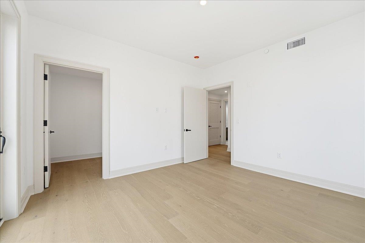 921 MADISON ST Unit: 605