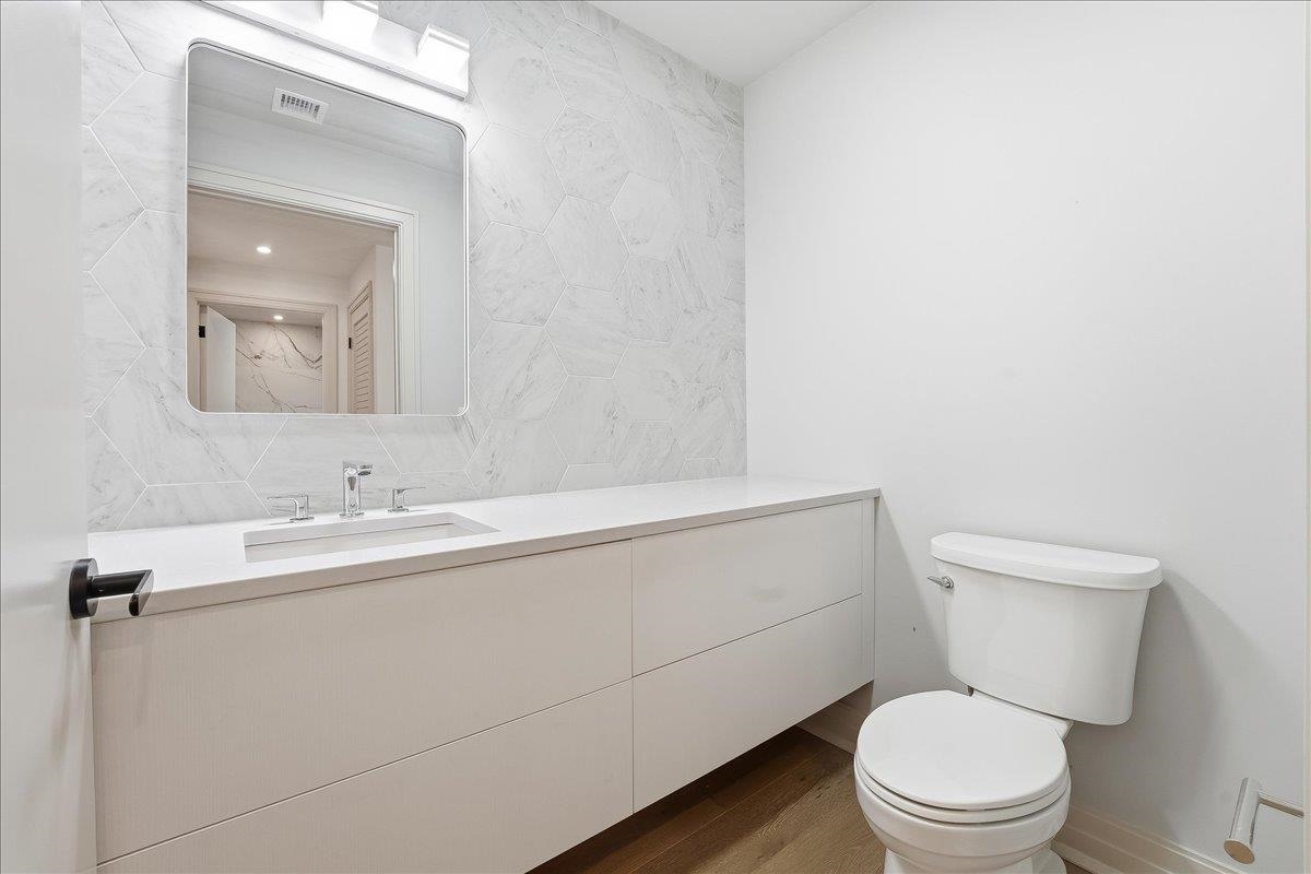 921 MADISON ST Unit: 605