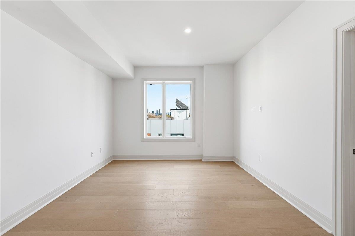 921 MADISON ST Unit: 605