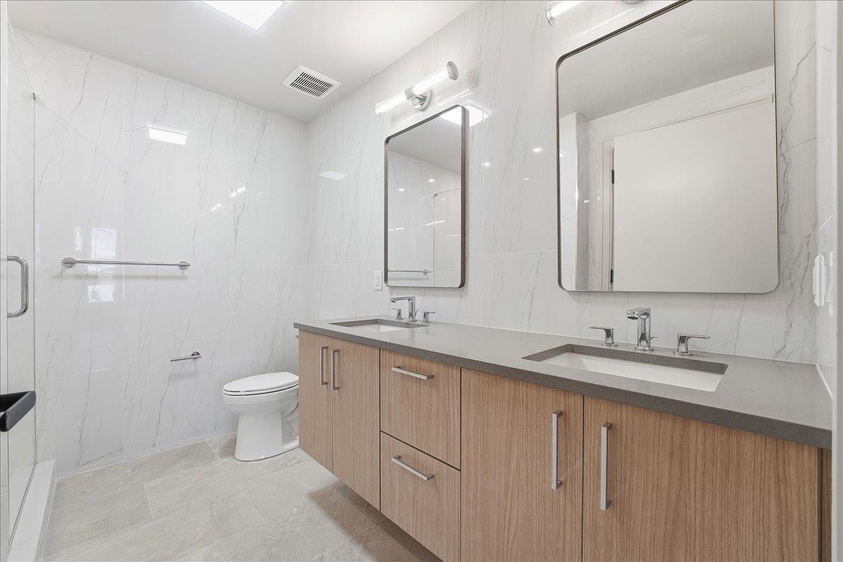 921 MADISON ST Unit: 605