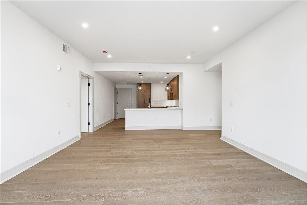 921 MADISON ST Unit: 605