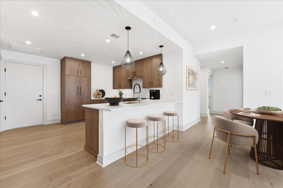 921 MADISON ST Unit: 605