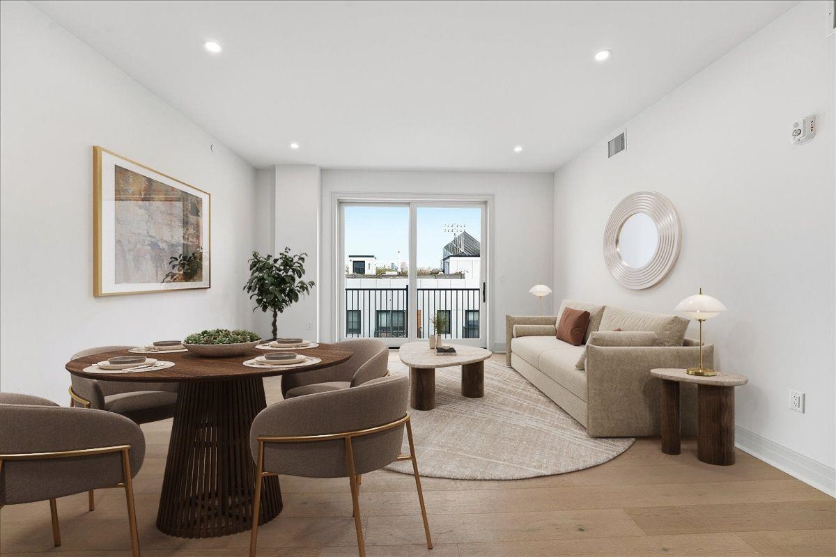 921 MADISON ST Unit: 605