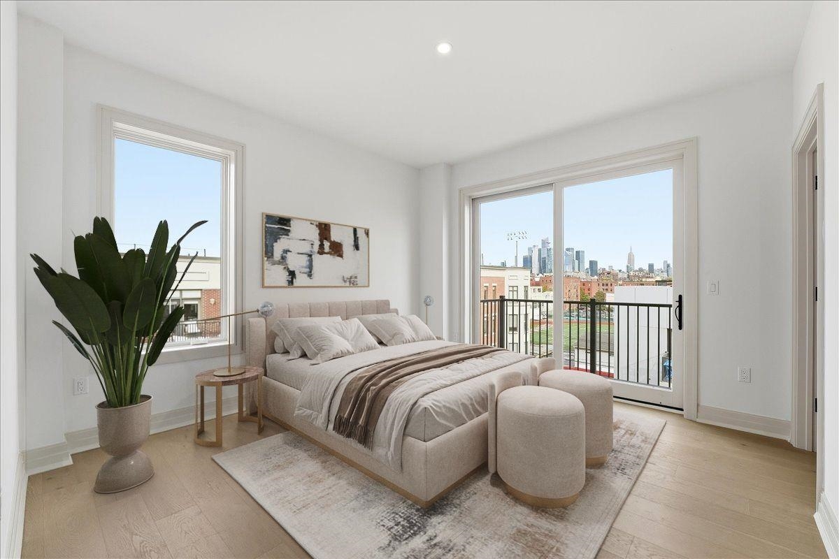 921 MADISON ST Unit: 605