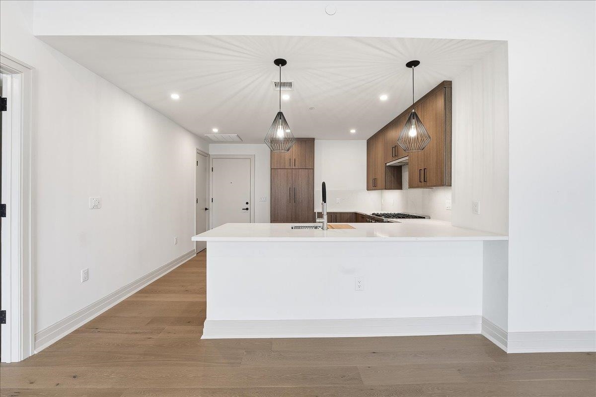 921 MADISON ST Unit: 605