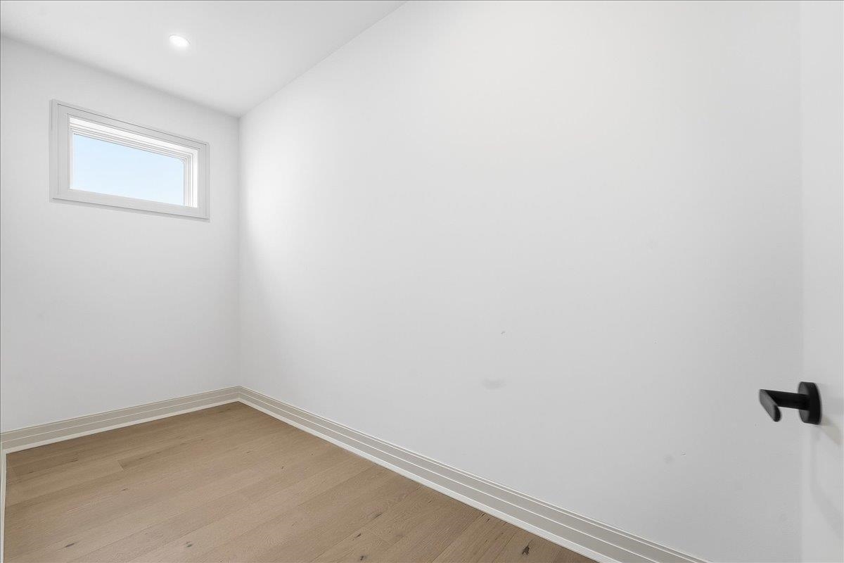 921 MADISON ST Unit: 605