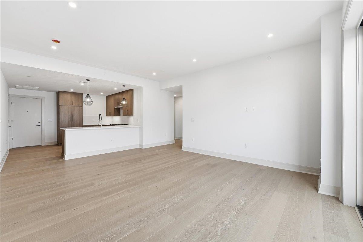 921 MADISON ST Unit: 605