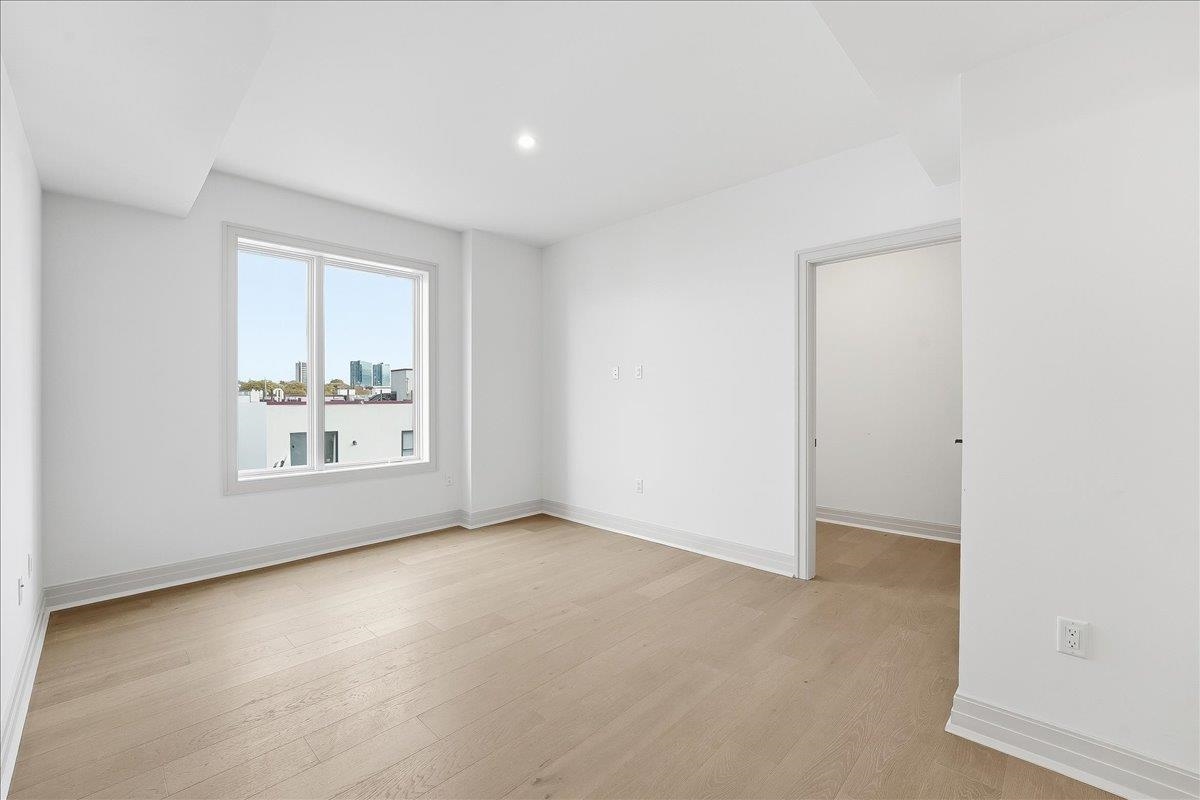 921 MADISON ST Unit: 605