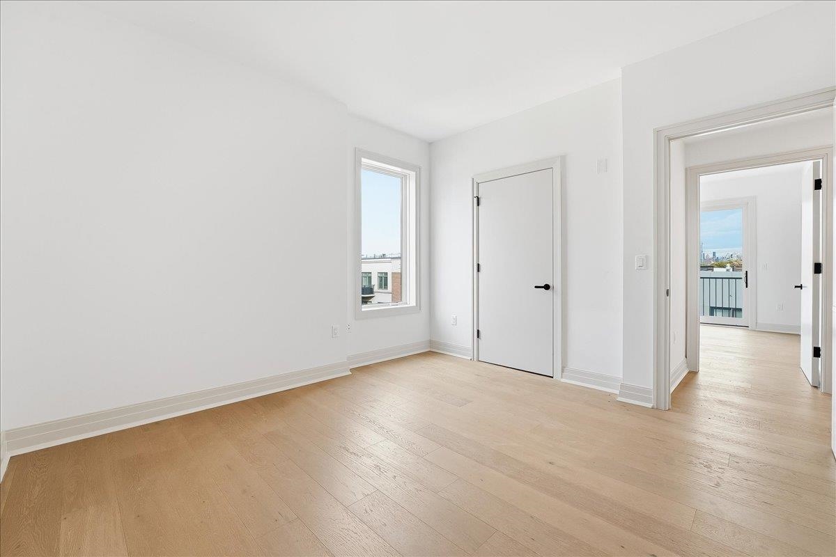 921 MADISON ST Unit: 605