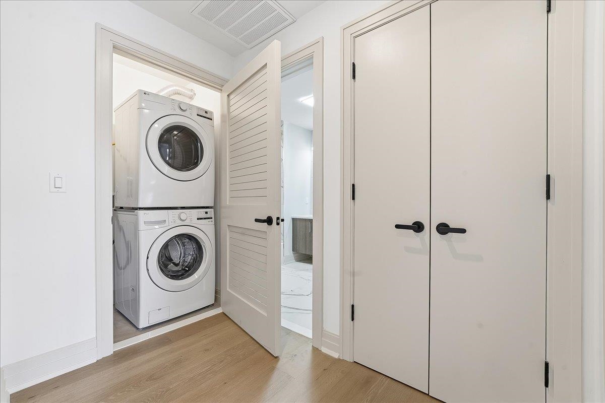 921 MADISON ST Unit: 607