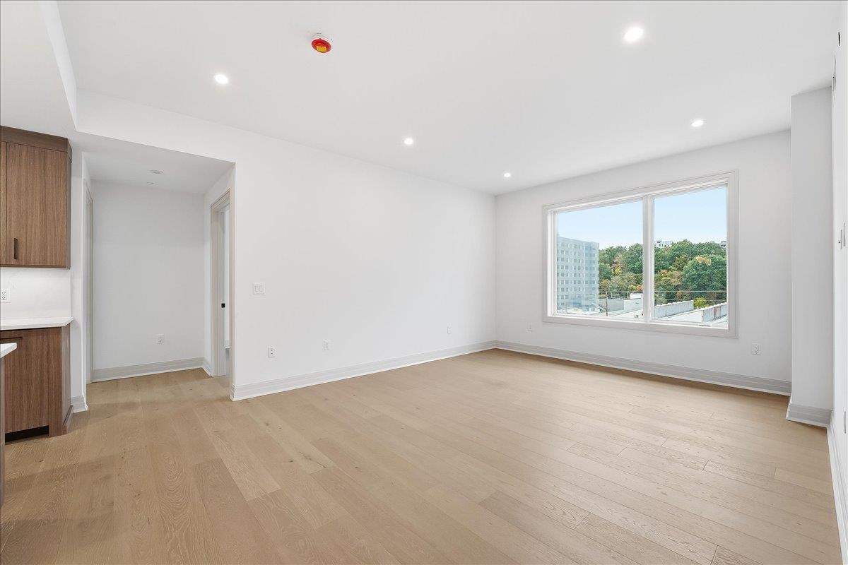 921 MADISON ST Unit: 608