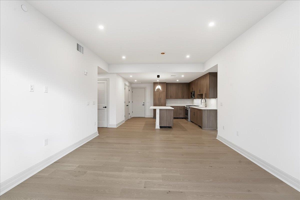 921 MADISON ST Unit: 608