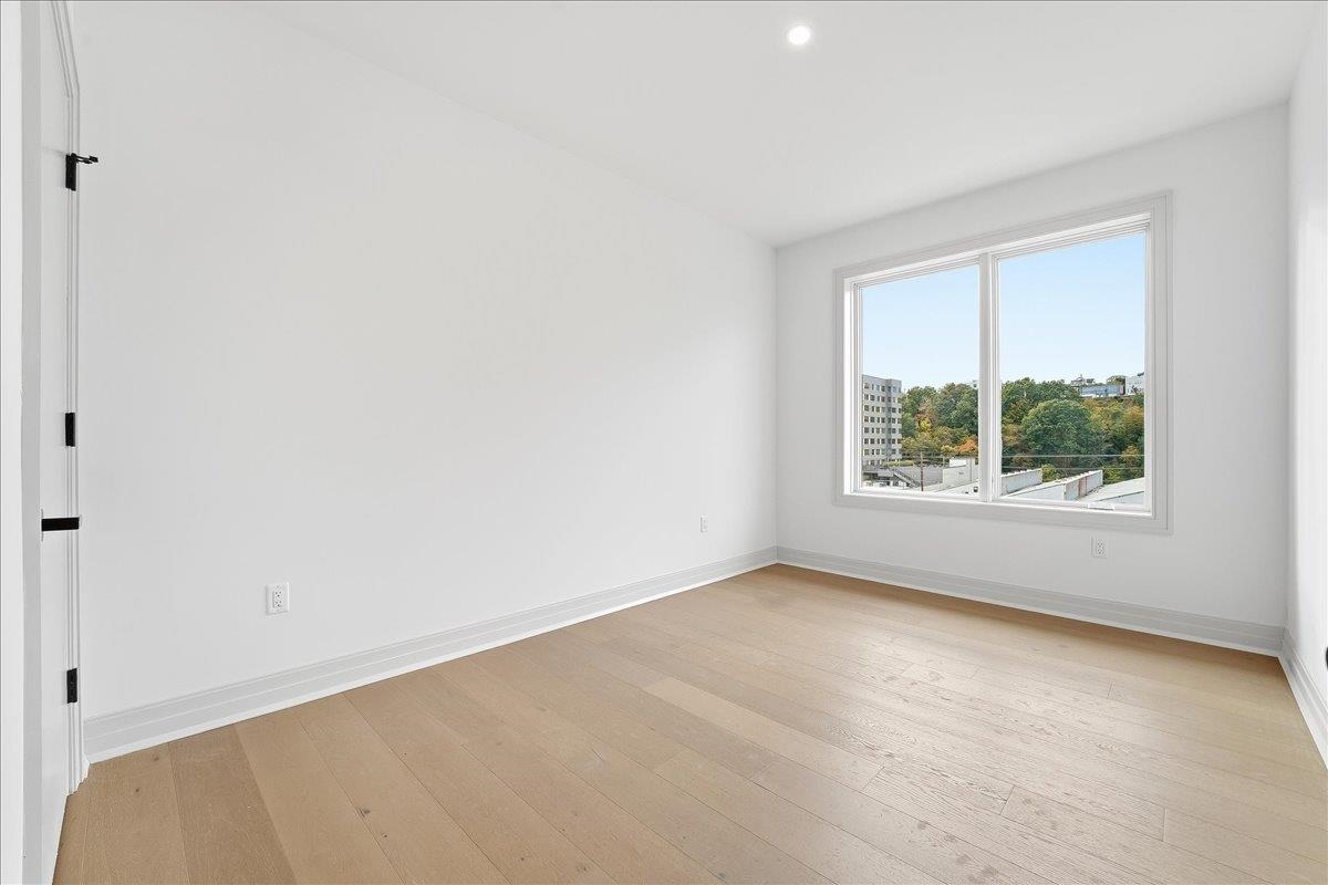 921 MADISON ST Unit: 608