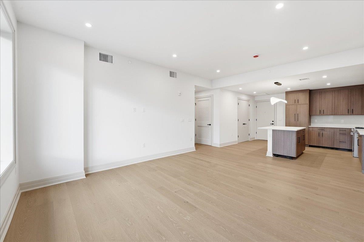 921 MADISON ST Unit: 608