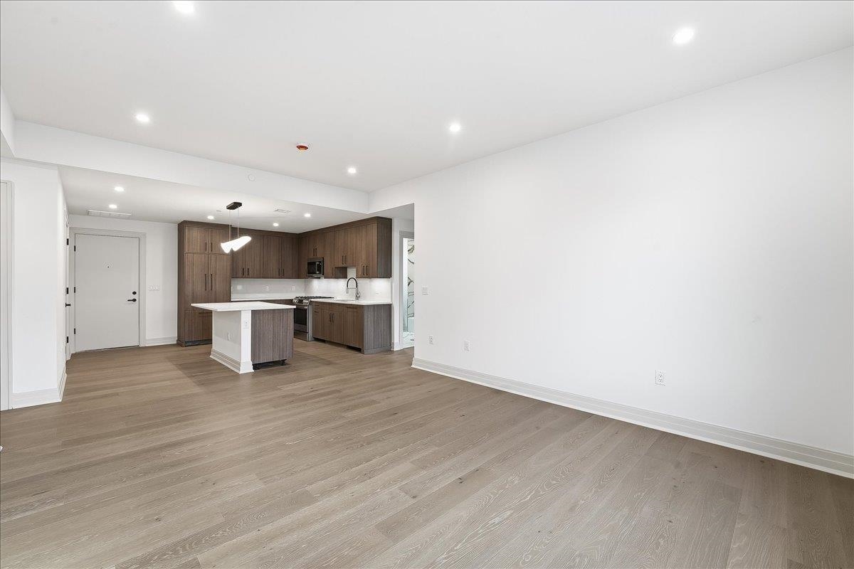 921 MADISON ST Unit: 608