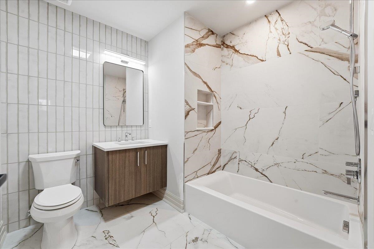 921 MADISON ST Unit: 608