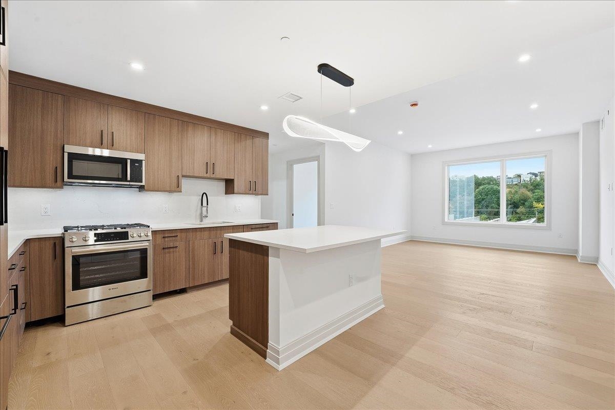 921 MADISON ST Unit: 608