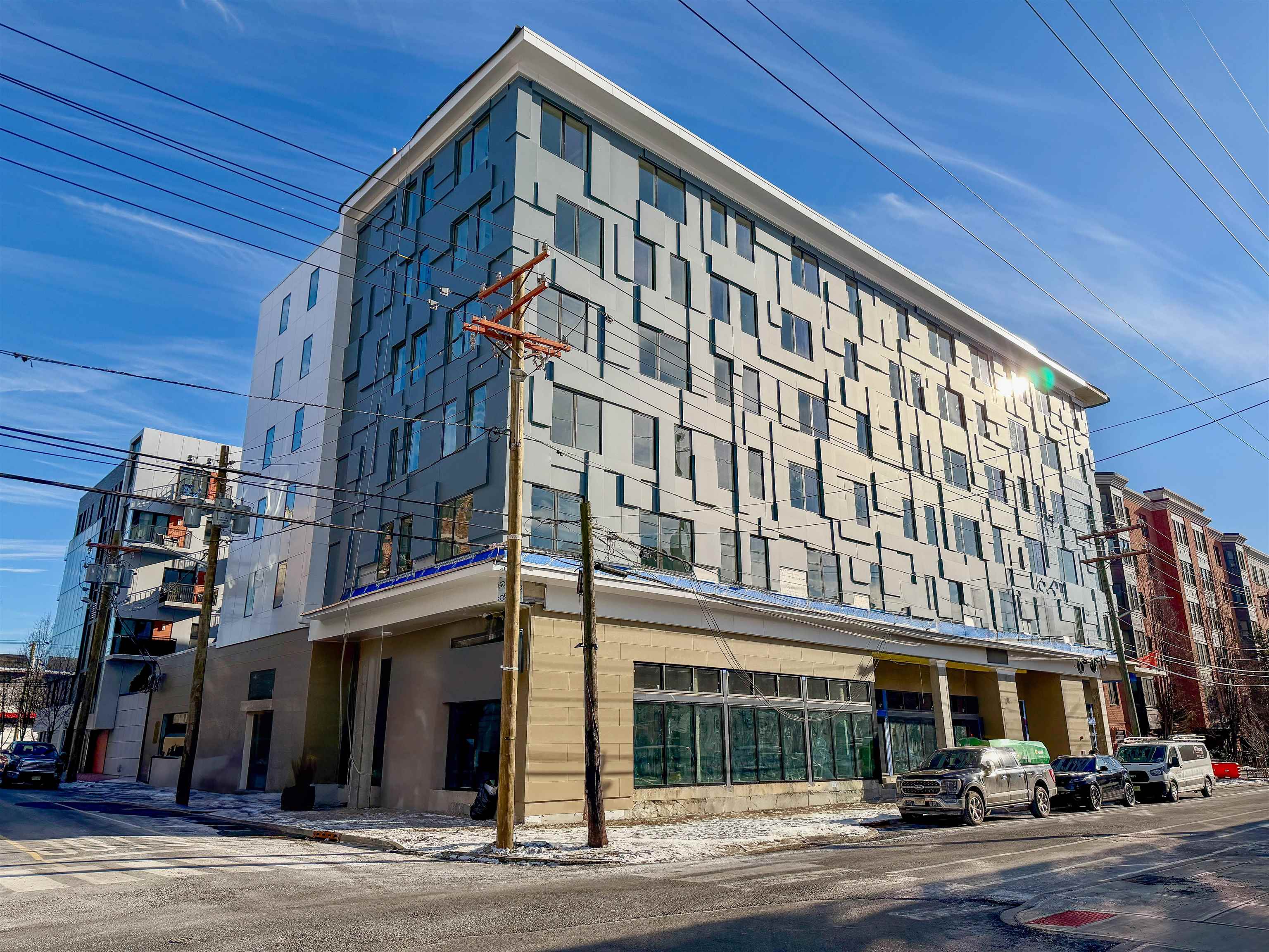 921 MADISON ST Unit: 608