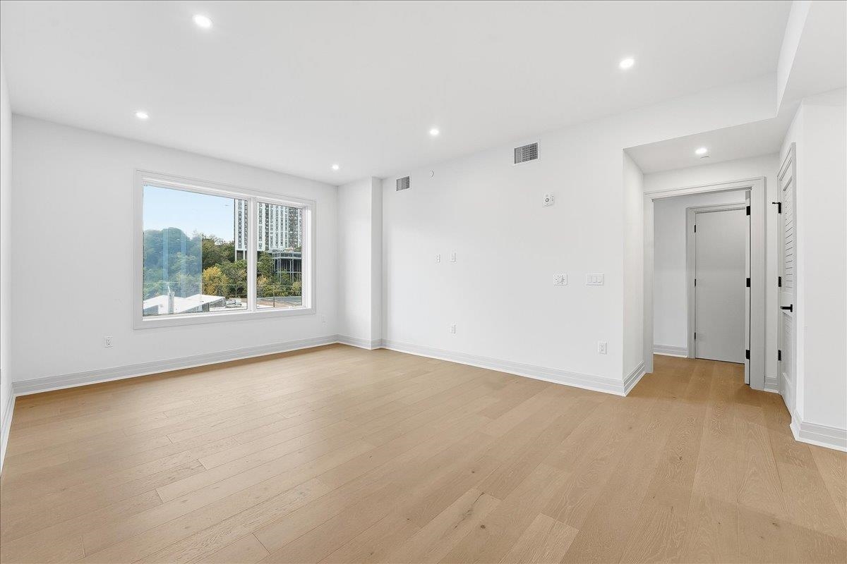 921 MADISON ST Unit: 608