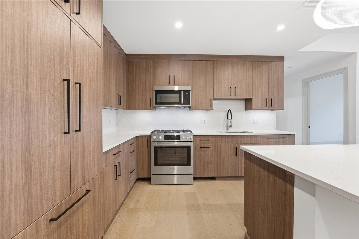 921 MADISON ST Unit: 608