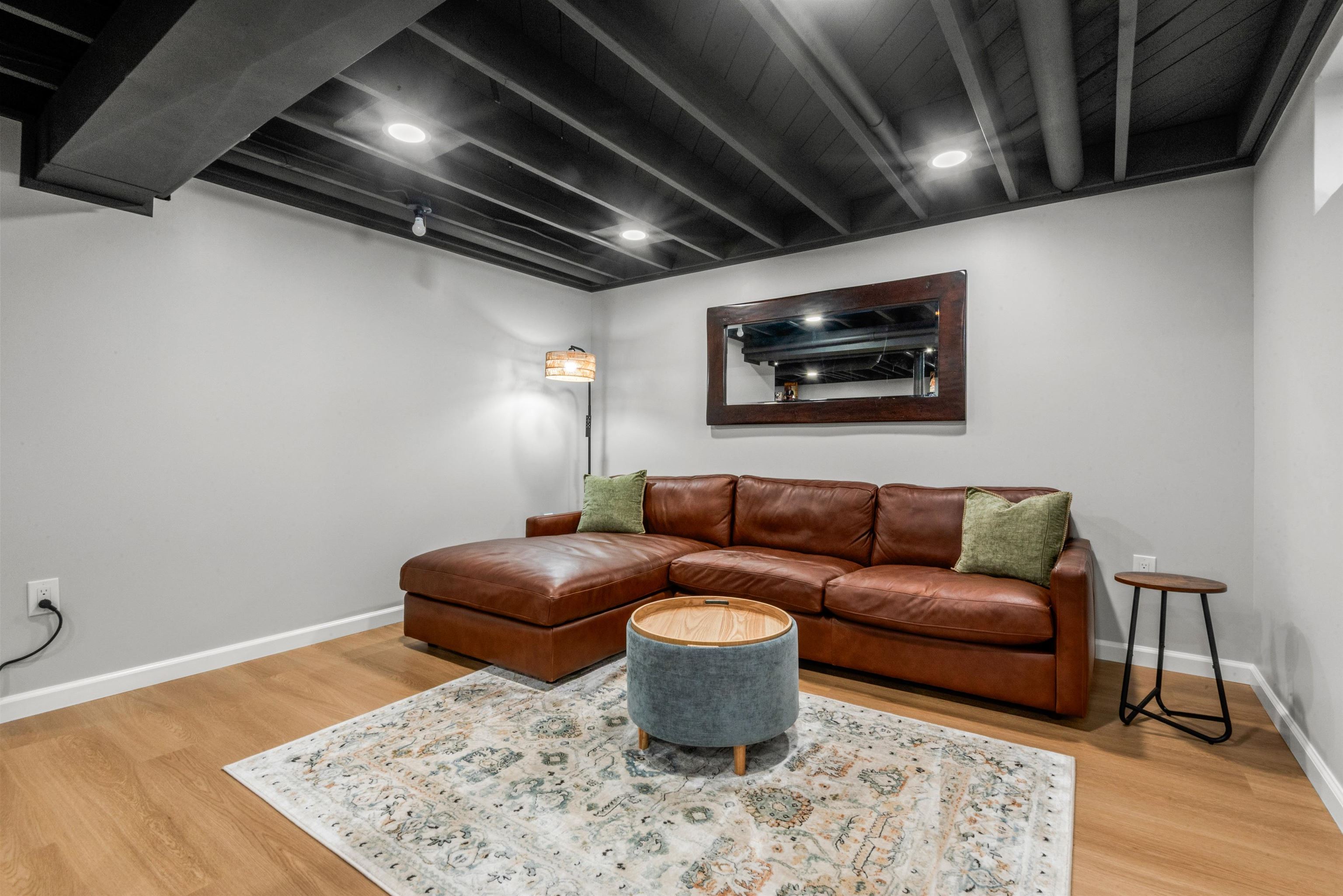 6 HILLSDALE RD
