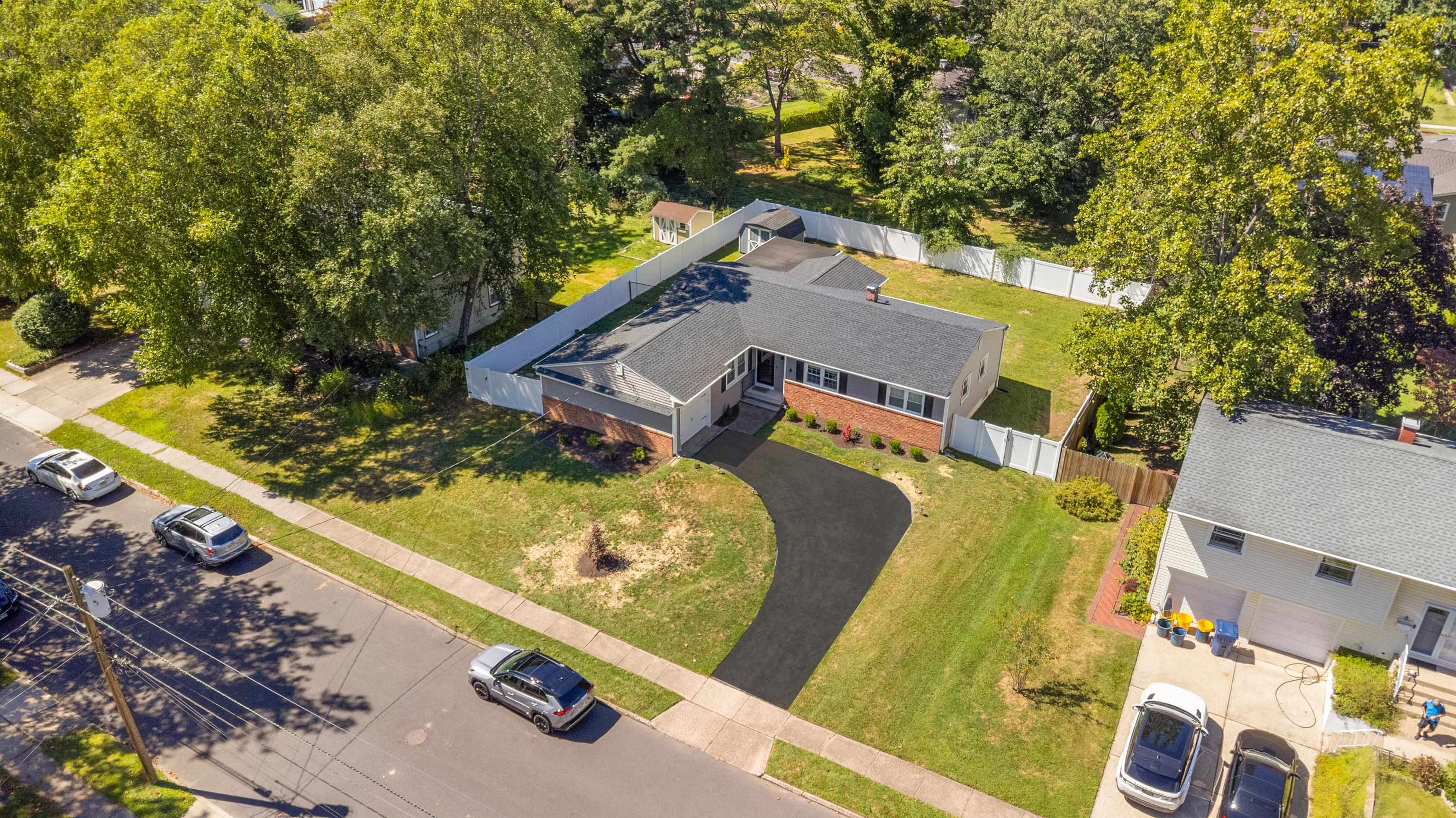 6 HILLSDALE RD