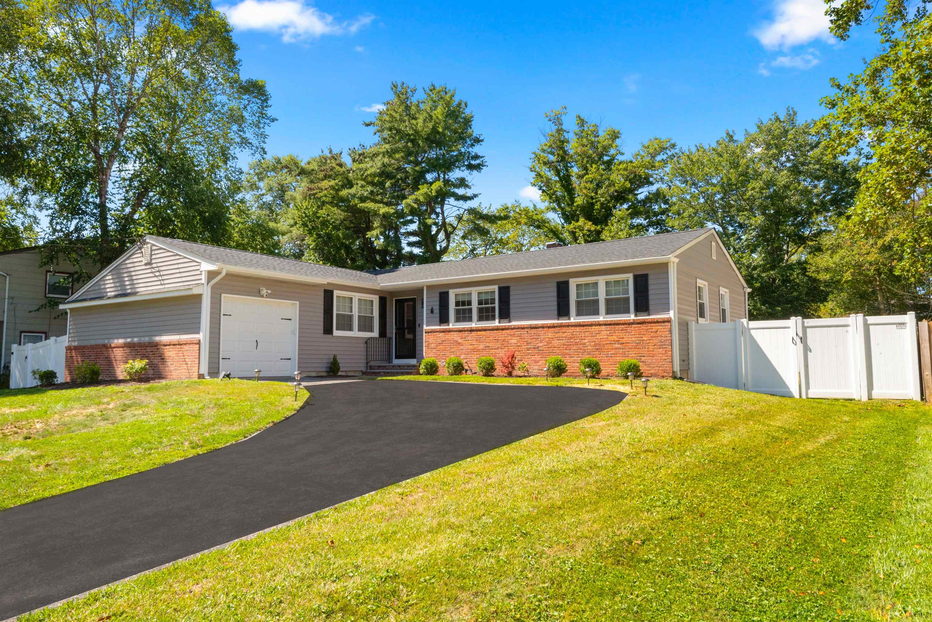 6 HILLSDALE RD